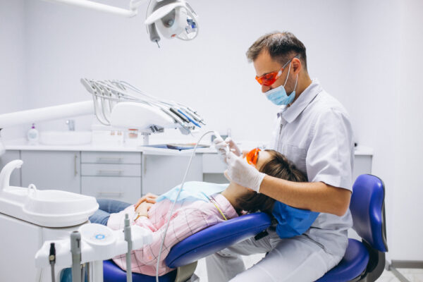 CT dentar 3D: când este necesar înaintea unui implant sau tratament