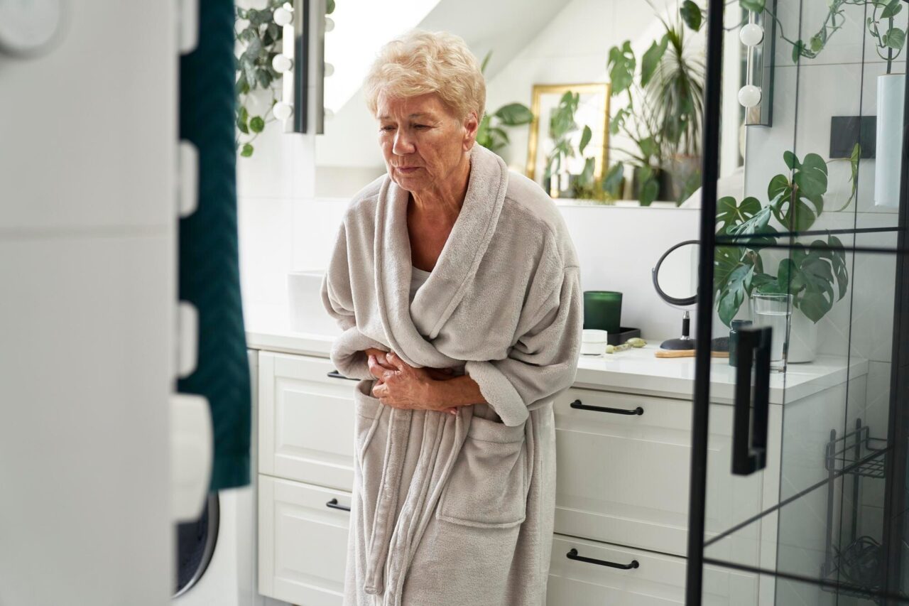 Incontinența urinară după menopauză: de ce apare și ce poate ajuta
