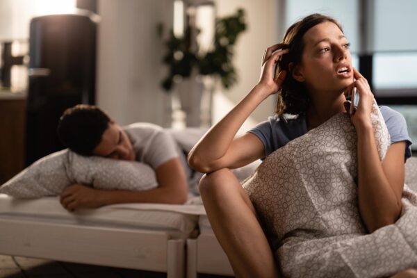 „Eu trebuie să mă gândesc la toate”: cum apare încărcătura mentală în cuplu
