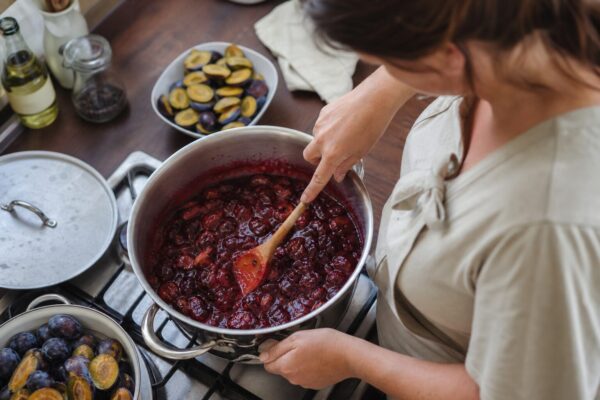 Dulceață de prune: cum potrivești consistența fără să fierbi excesiv fructele
