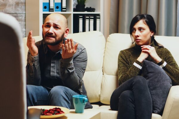 Cum abordezi repararea relației după infidelitate fără să ceri iertare imediată